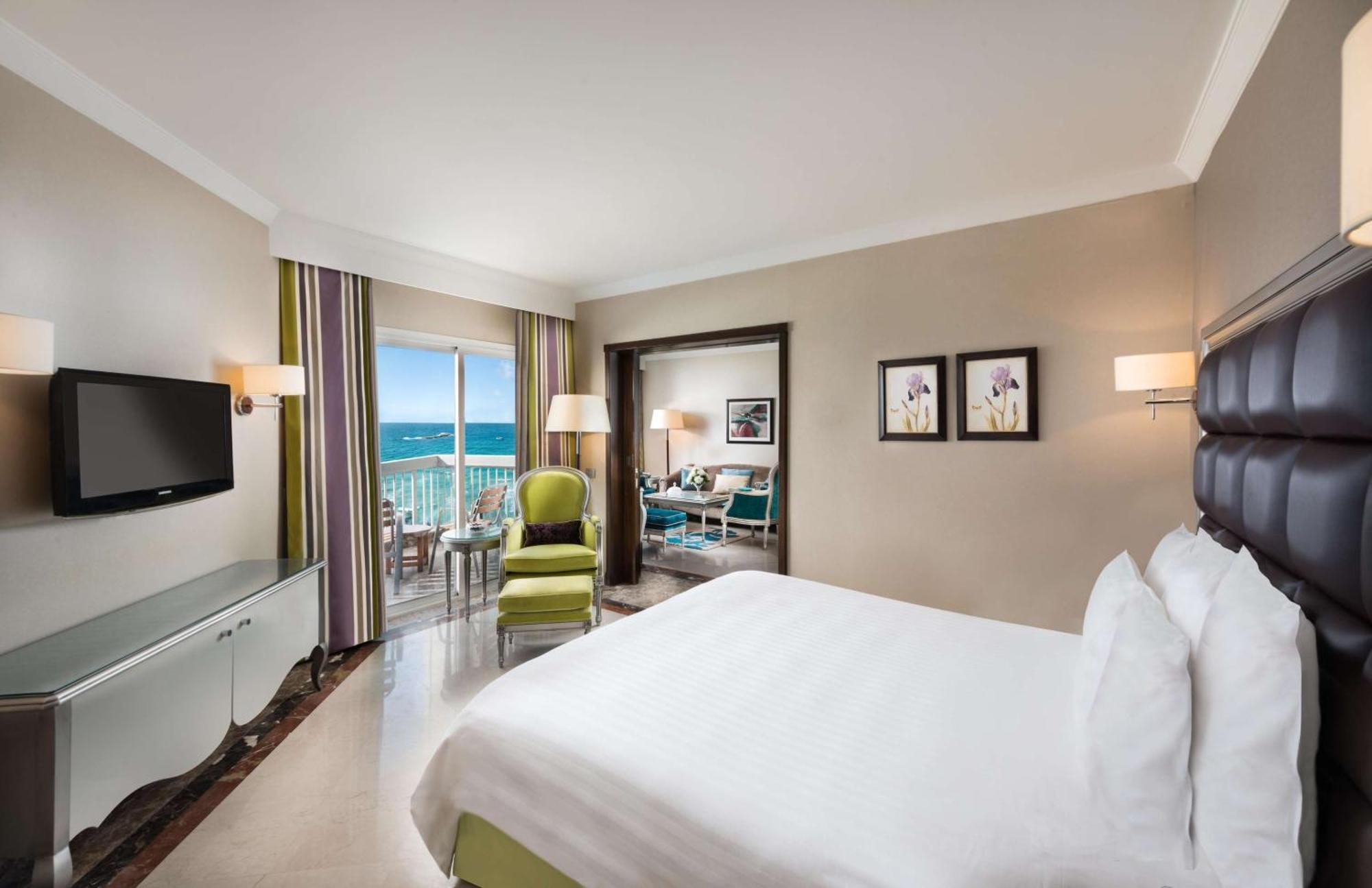 Hilton Alexandria Corniche Hotel Exterior foto