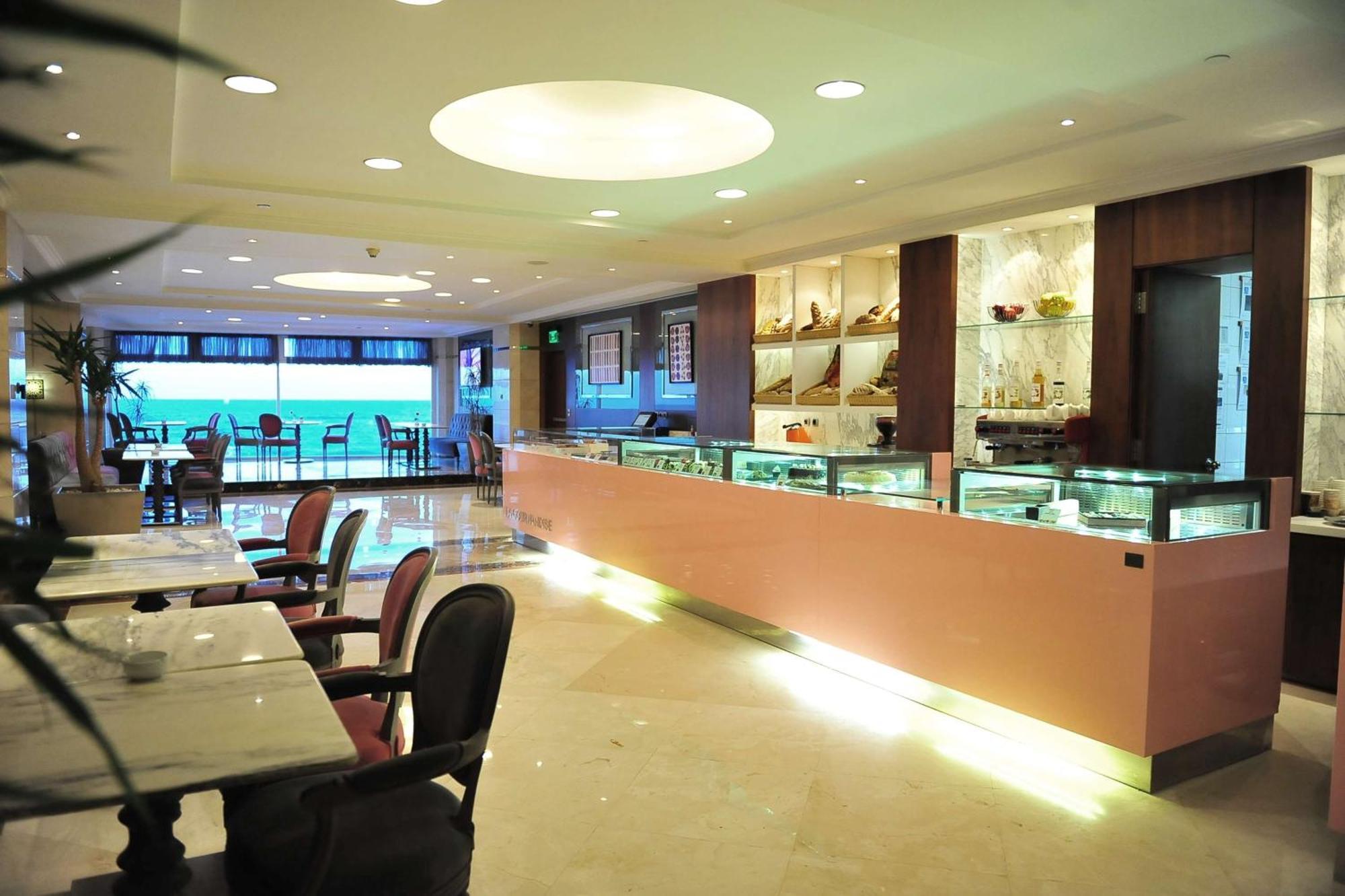 Hilton Alexandria Corniche Hotel Exterior foto The lobby of the hotel