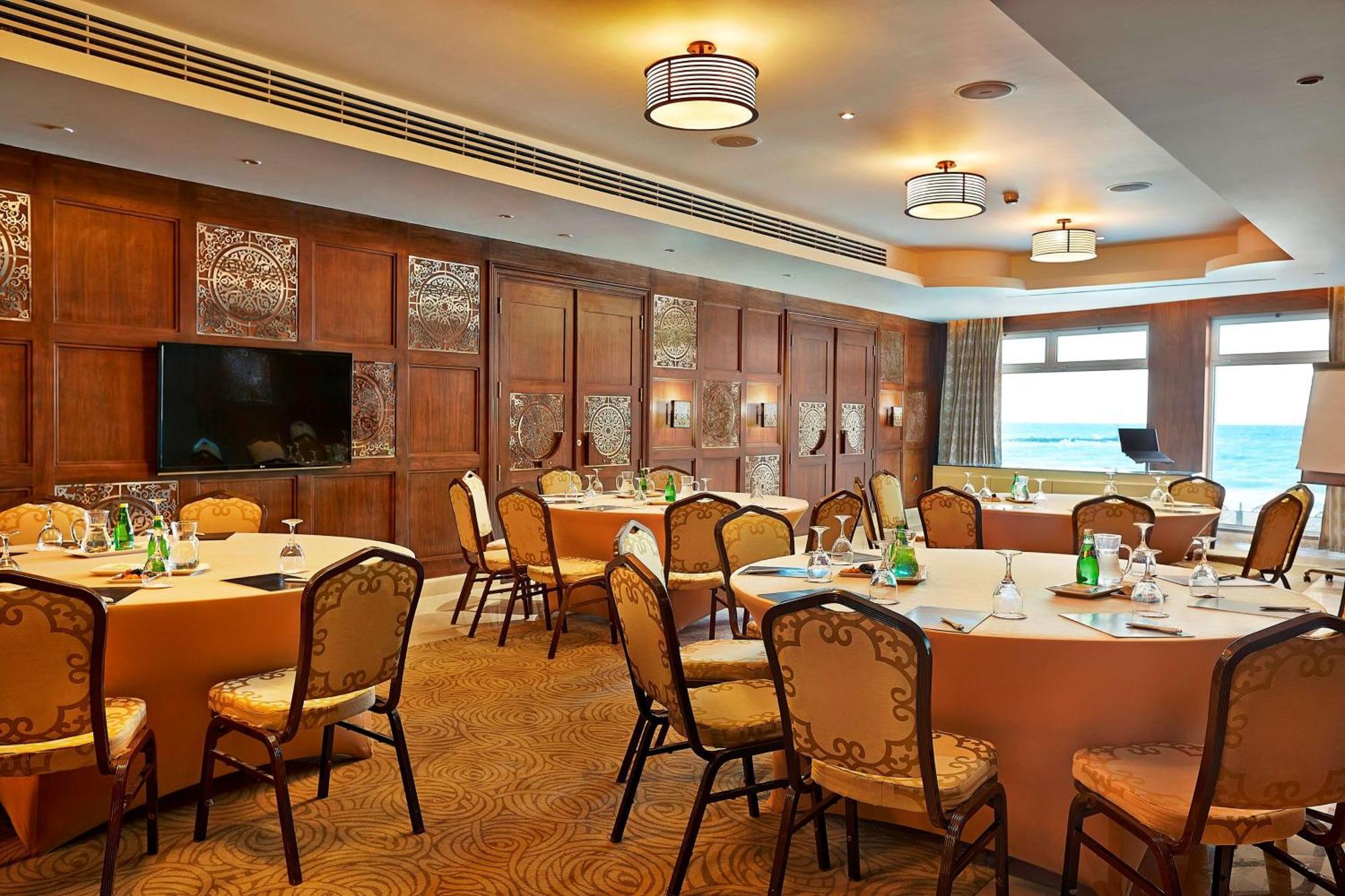 Hilton Alexandria Corniche Hotel Exterior foto The meeting room