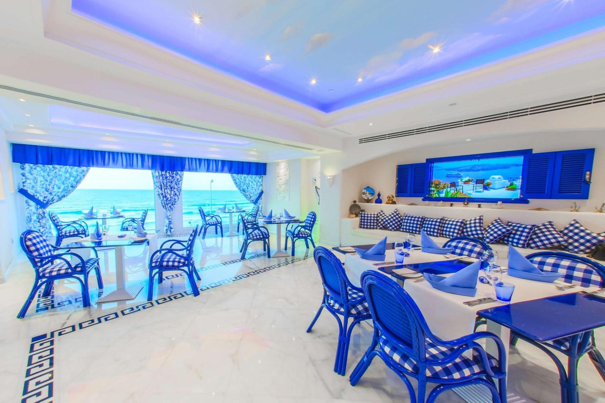 Hilton Alexandria Corniche Hotel Exterior foto The Blue Lagoon restaurant