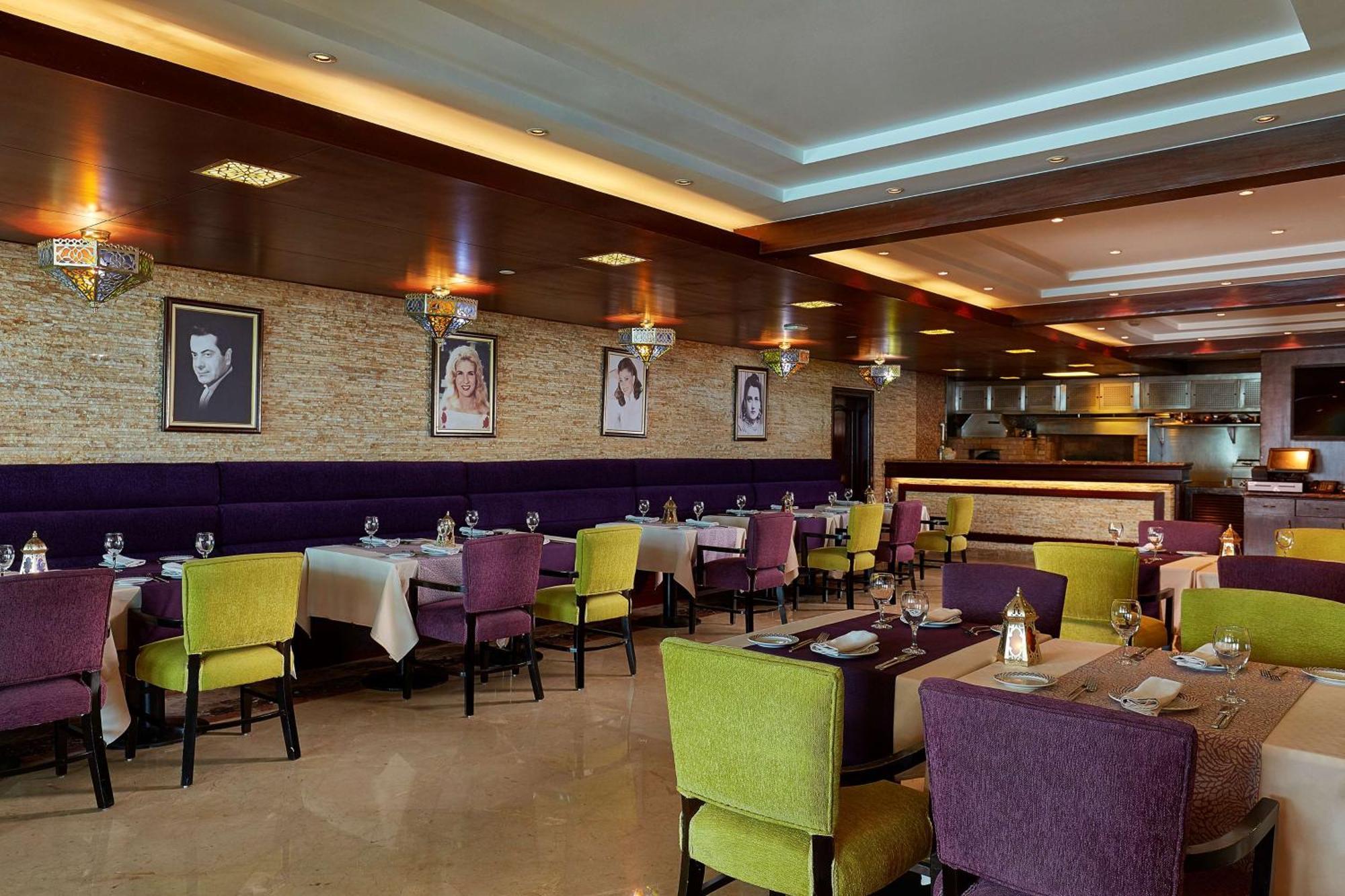 Hilton Alexandria Corniche Hotel Exterior foto The interior of the restaurant