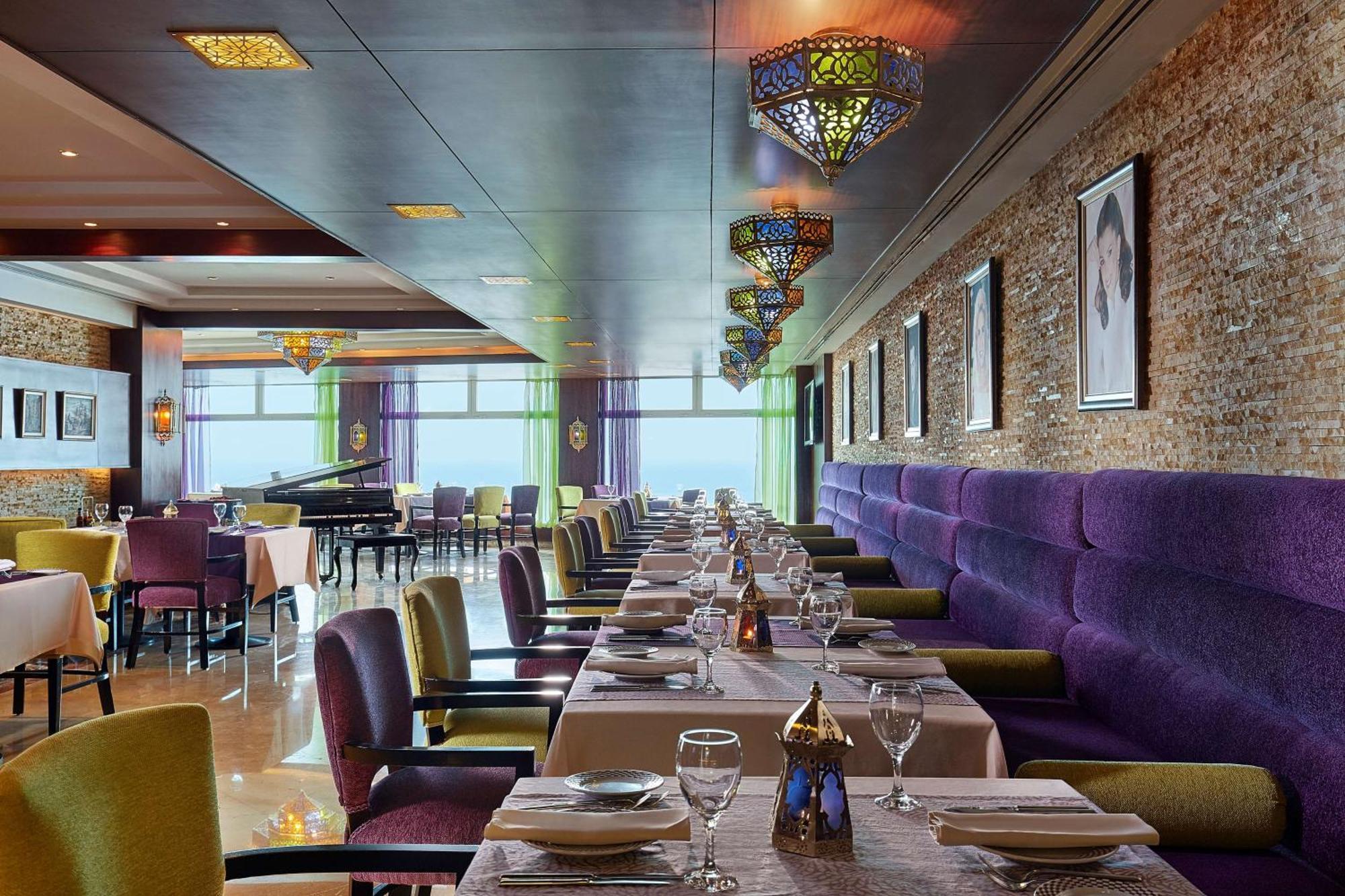 Hilton Alexandria Corniche Hotel Exterior foto The restaurant