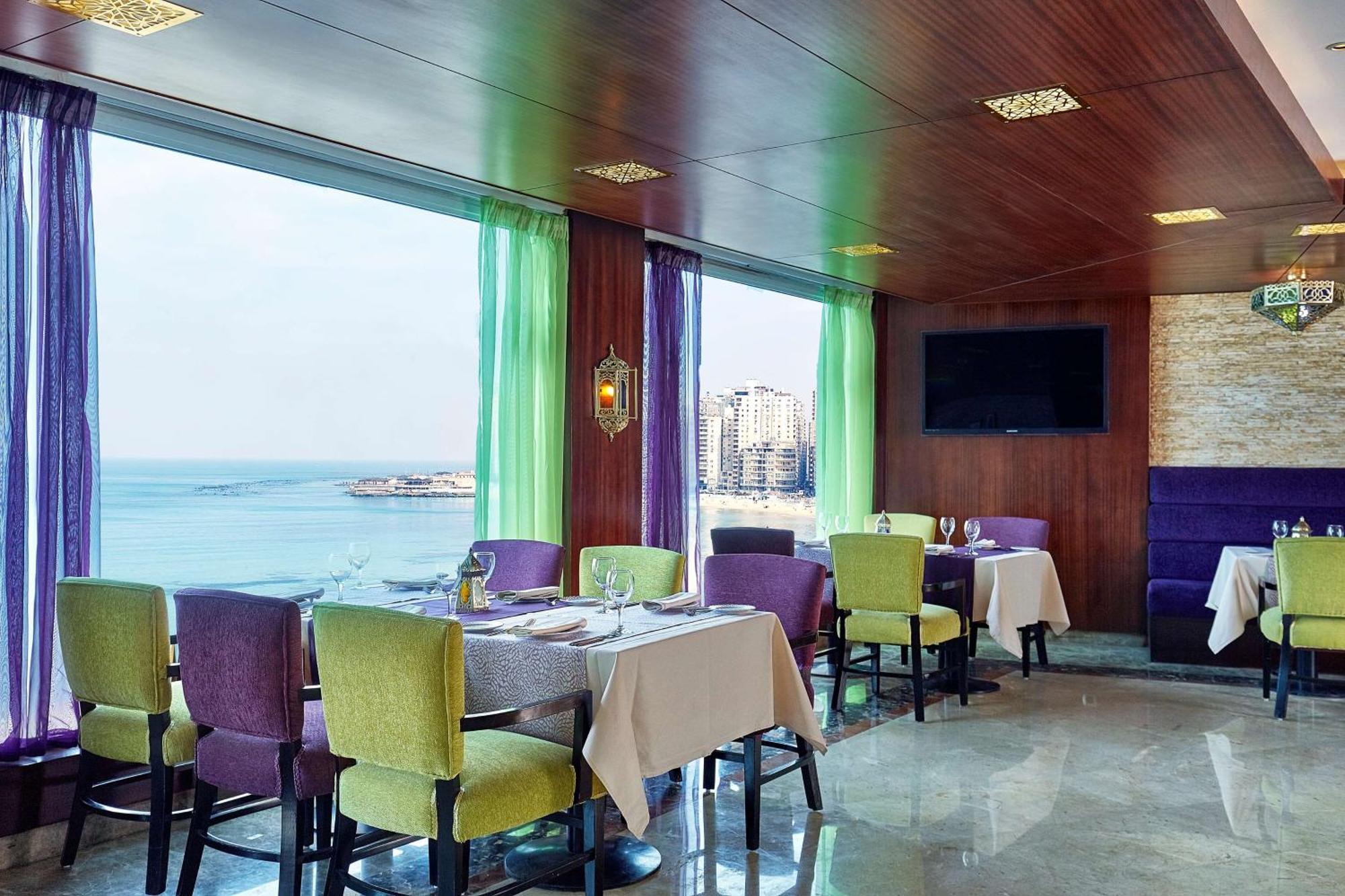 Hilton Alexandria Corniche Hotel Exterior foto Restaurant