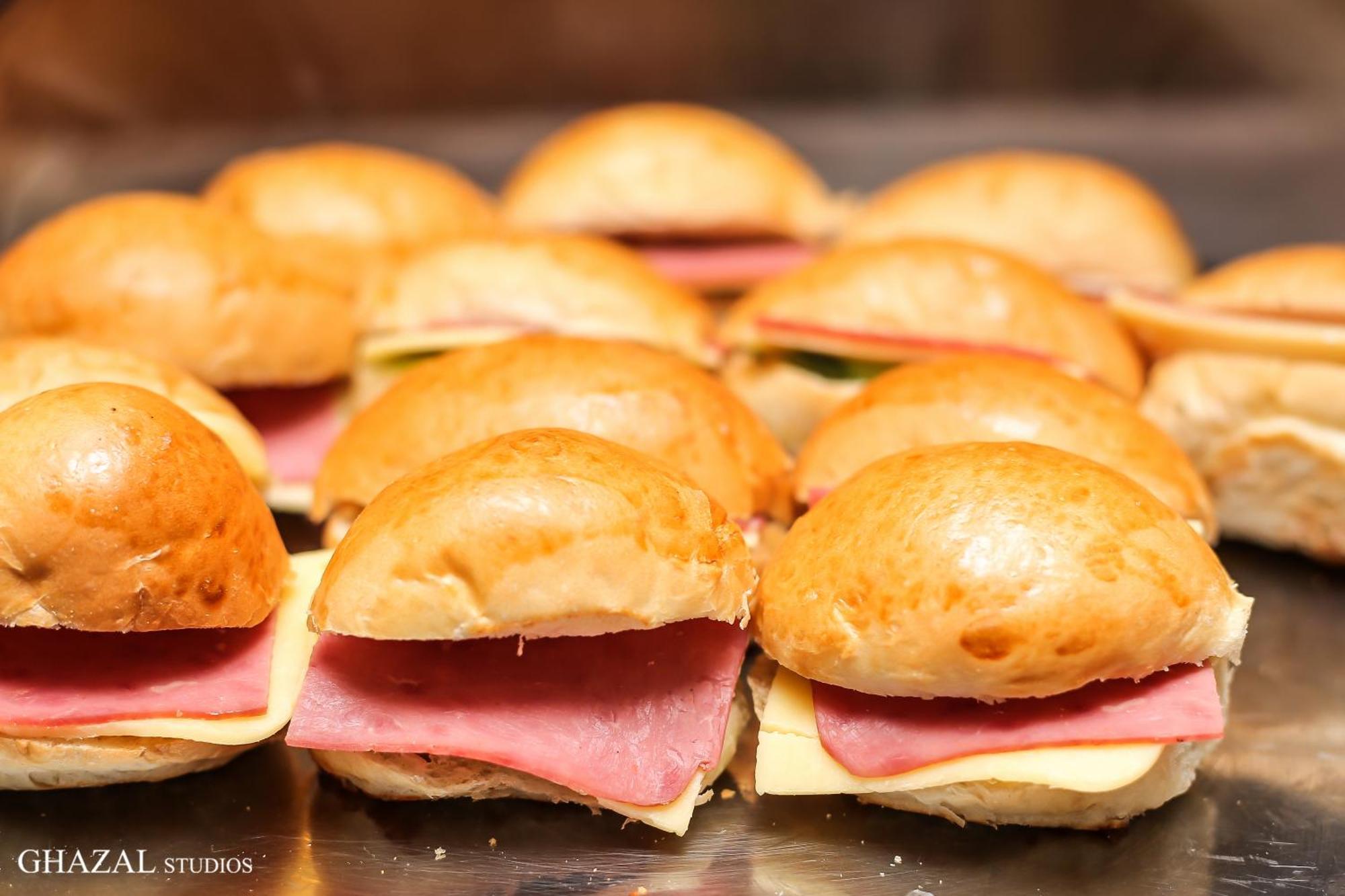 Hilton Alexandria Corniche Hotel Exterior foto A ham and cheese slider